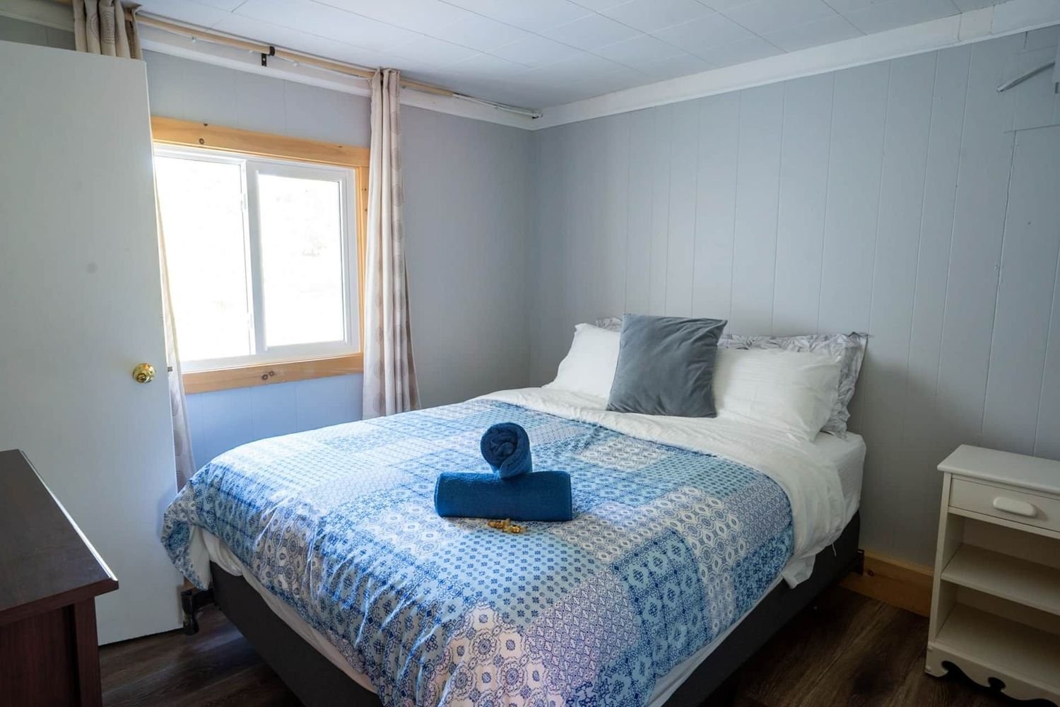 2190c456-568a-465d-8b65-359fc4e0c86d-1000h