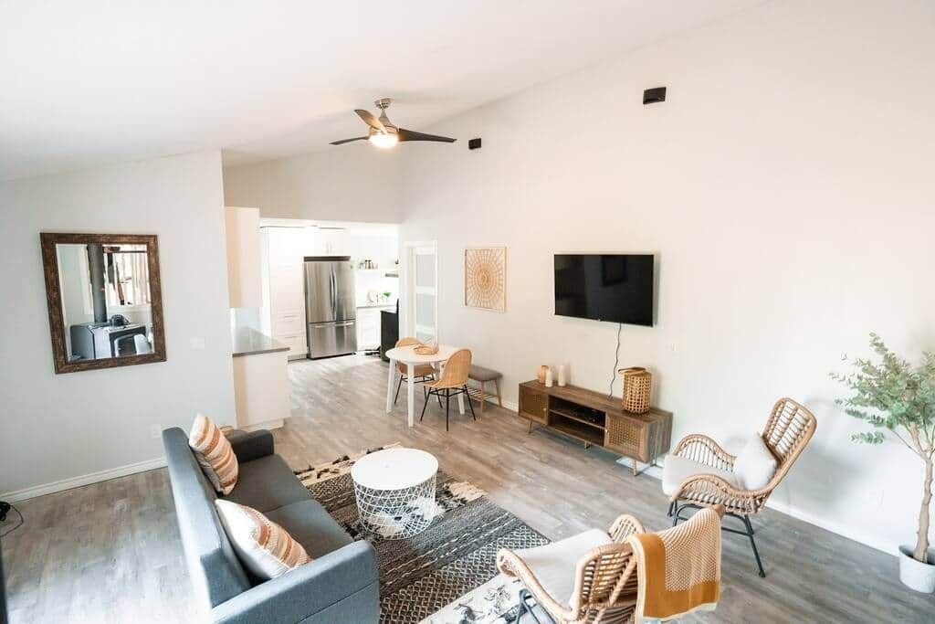 aec91eef-153e-4b3d-a989-18eb47357272-1000h